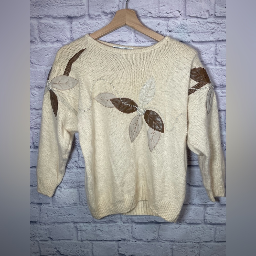 Vintage Women’s Silk and‎ Wool Blend Cream Colored Embroidered Sweater